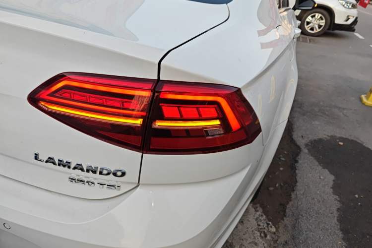 Used Volkswagen Lamando 2019 230TSI DSG Fashion Edition China VI
