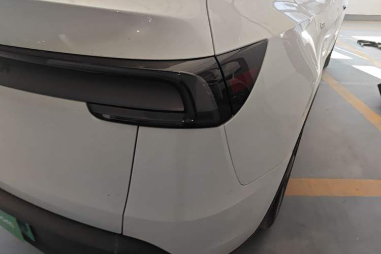 Used Tesla Model Y 2025 Rear-Wheel-Drive Version
