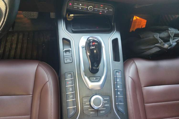 Used Wey VV5 2019 1.5T Two-Wheel Drive Color Pioneer
