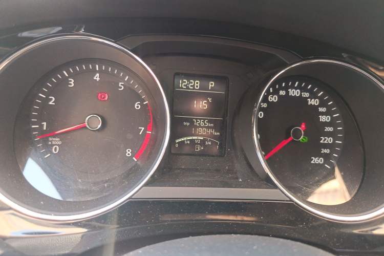 Used Volkswagen Sagitar 2015 1.6L Automatic Comfort Model
