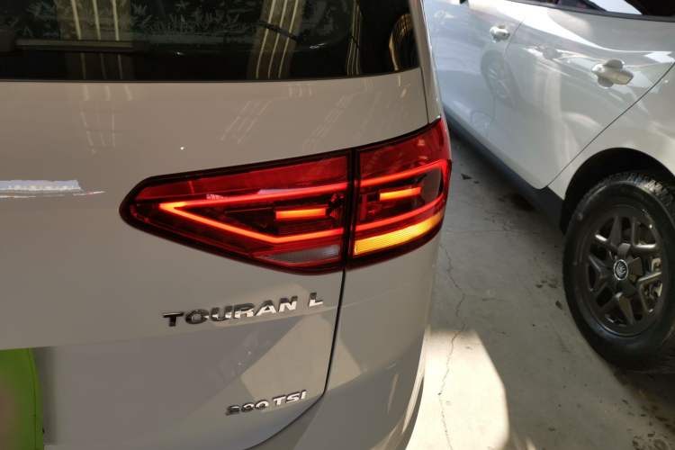 Used Volkswagen Touran 2016 Volkswagen Touran L 280TSI DSG Comfort Edition