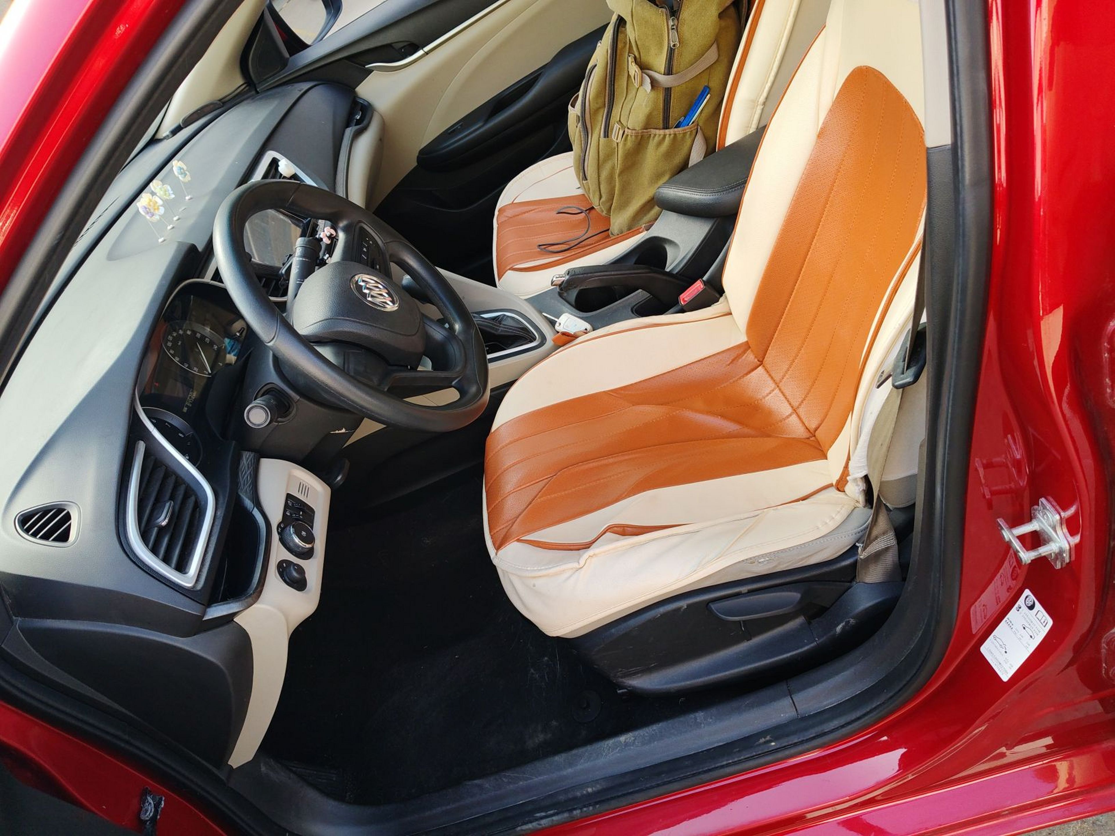 المقاعد الأمامية داخل السيارة