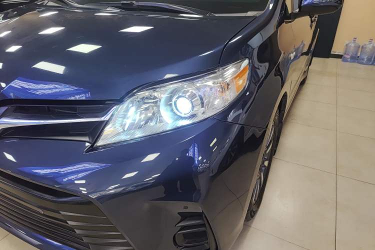 Used Toyota Sienna 2019 3.5L Two-Wheel Drive LE Trim 7 Seats U.S. Specification
