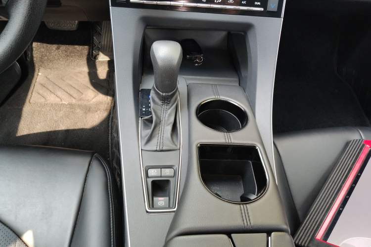 Used Toyota Avalon 2019 2.0L Ambition Edition China VI