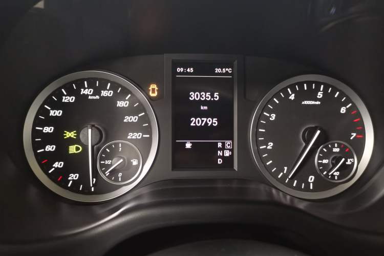 Used Mercedes-Benz Vito 2023 2.0T Elite Version 7 Seats
