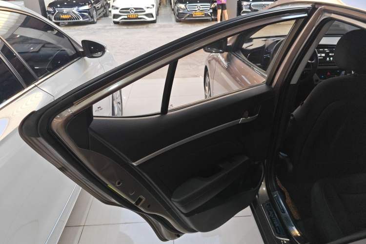 Used Hyundai Elantra 2016 1.6L Automatic ZhiXuan – Elite Version
