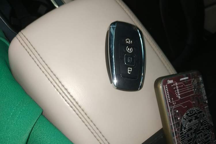 Used Lincoln MKC 2017 2.0T Two-Wheel-Drive Luxury Edition