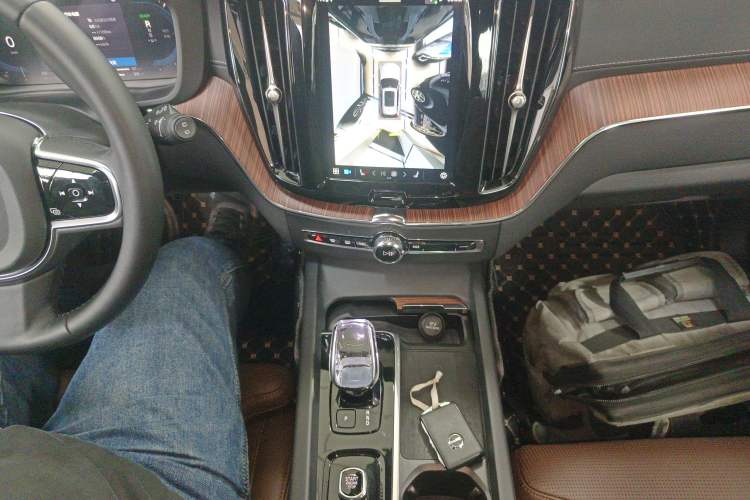 Used Volvo XC60 New Energy 2024 T8 Plug-in Hybrid Long-Range All-Wheel Drive Smart Luxury Edition