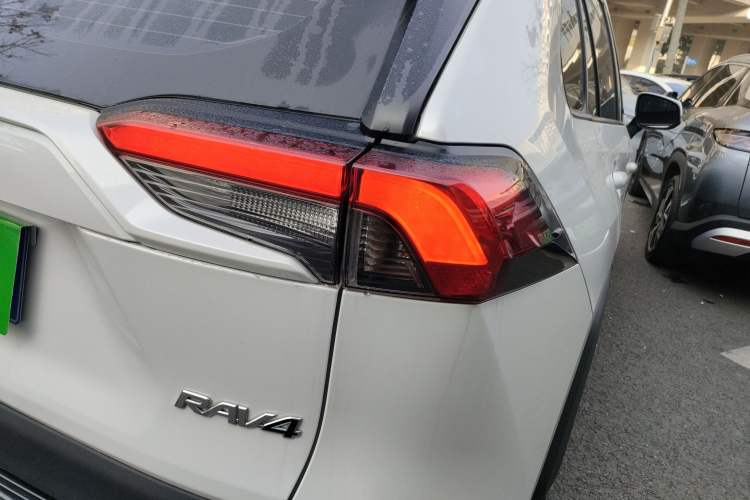 Used Toyota RAV4 2021 2.0L CVT Two-Wheel Drive Fashion PLUS Edition