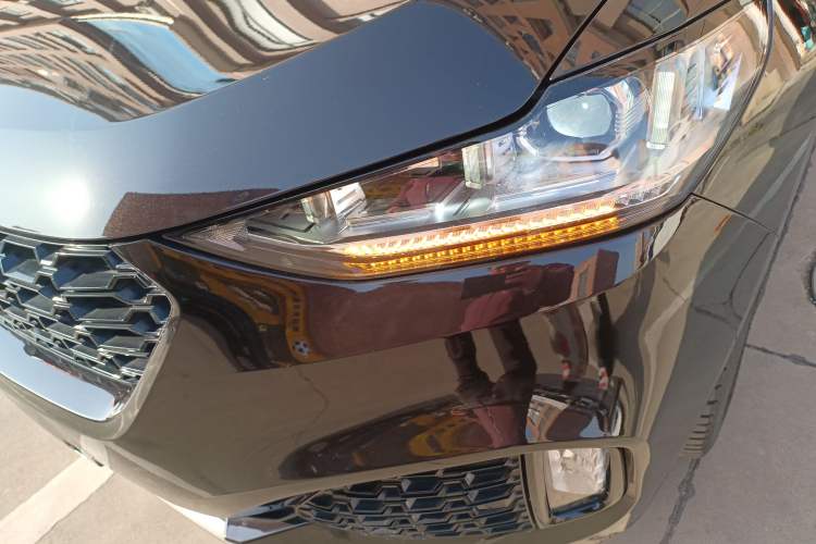 Used Wey VV6 2018 2.0T Two-Wheel Drive Flagship Version China V Standard
