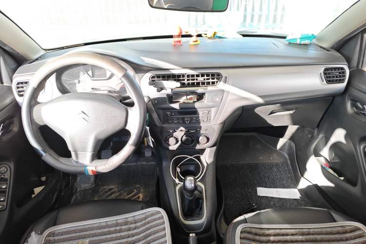 Used Citroen Elysee 2015 Zhishang Edition 1.6L Manual Fashion Model