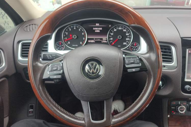 Used Volkswagen Touareg 2015 3.0 TSI Comfort Model