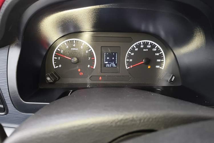 Used FORTHING Lingzhi 2023 M5L 1.6L Base Model 7 Seats
