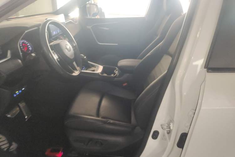 Used Toyota Wildlander 2022 2.0L CVT Two-Wheel Drive Luxury PLUS Edition