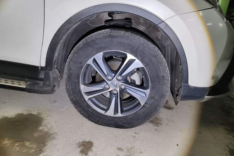 Used Toyota RAV4 2015 2.0L CVT Two-Wheel Drive Urban Edition