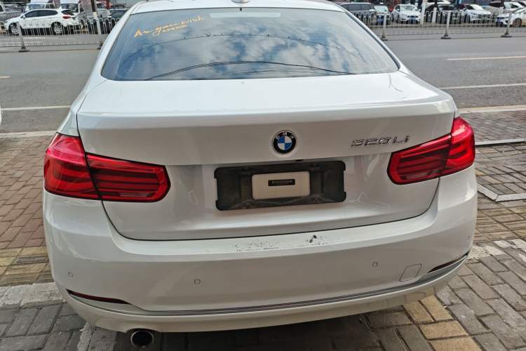 Used BMW 3 Series 2016 320Li Ambition Model
