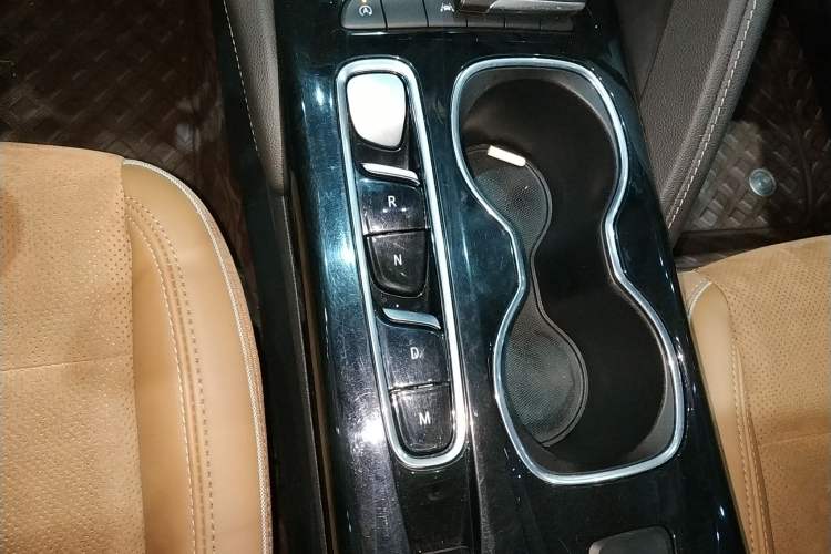 Used Buick Envision 2020 Encore S 652T Two-Wheel Drive Luxury Model
