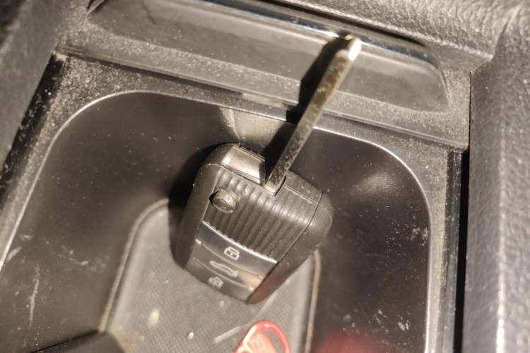 Used Roewe RX5 2016 20T Two-Wheel Drive Automatic Internet Smart Edition