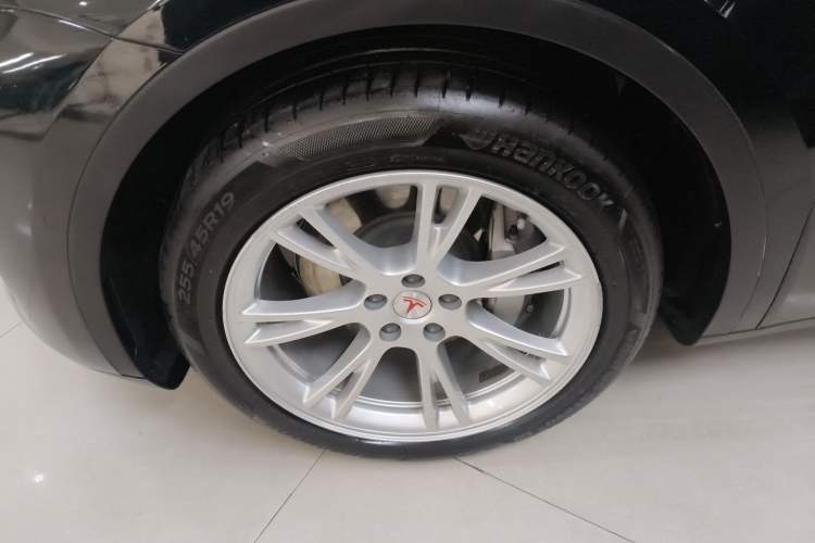 Used Tesla Model Y 2021 Long-Range All-Wheel-Drive Version 3D7
