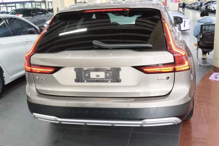 Used Volvo V90 2021 Cross Country B5 AWD Smart Range Edition
