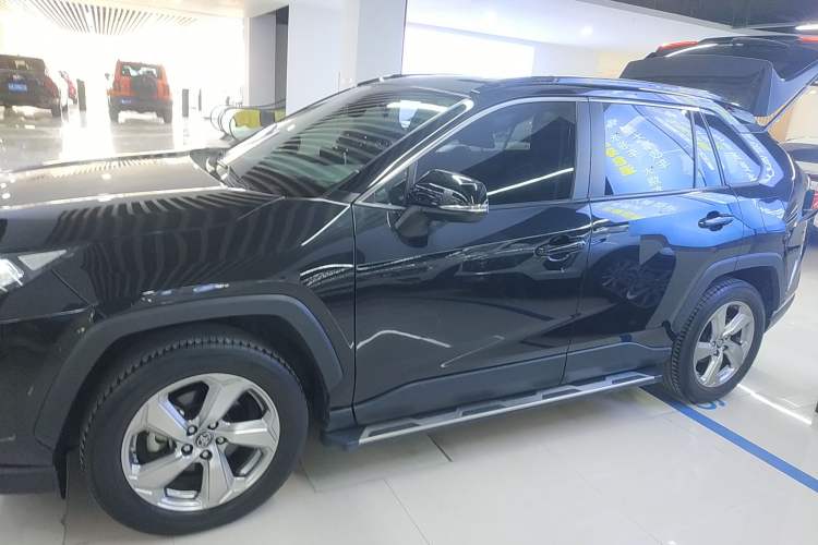 Used Toyota RAV4 2021 2.0L CVT Two-Wheel Drive Fashion PLUS Edition