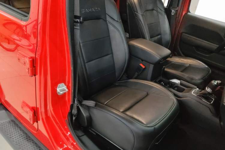 Used  Wrangler 2019 2.0T Sahara Four-Door Version China VI Emission Standard
