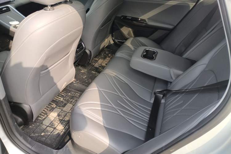 Used  L6 2025 EM-i 140km Starship Edition