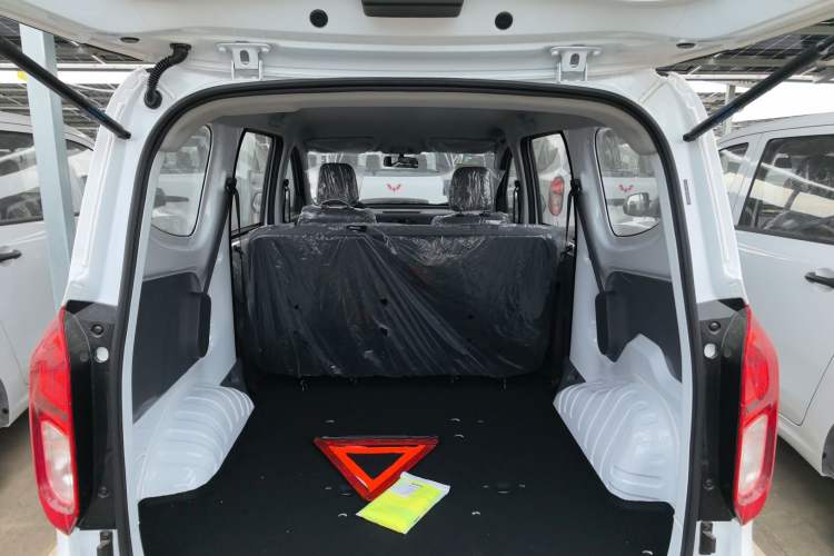 Used Wuling Hongguang New Energy 2024 All-Electric Model 300KM Practical Version