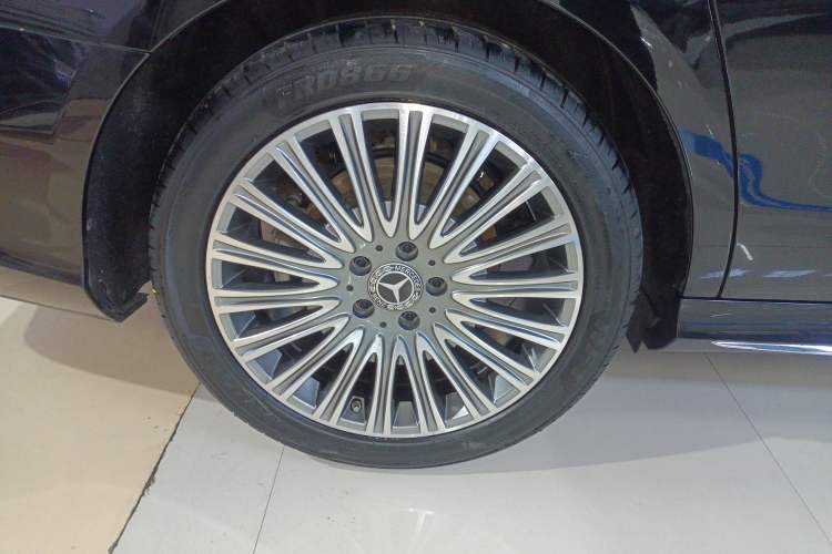 Used Mercedes-Benz E-Class 2020 E 300 L Sporty and Stylish Model
