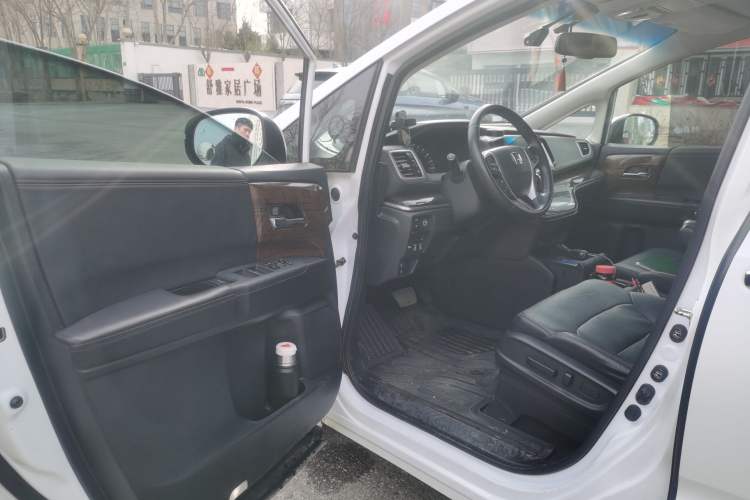 Used Honda Odyssey 2015 Revised Version 2.4L Supreme Edition