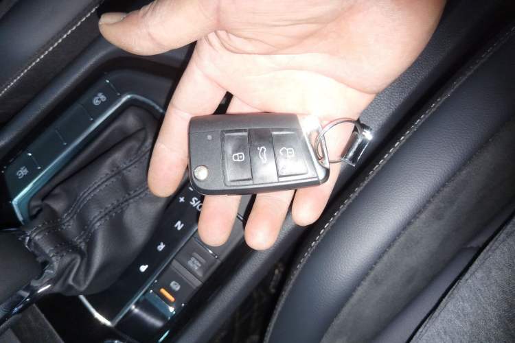 Used Volkswagen Tiguan L 2020 330TSI Automatic Two-Wheel Drive Panoramic Comfort Edition China VI Standard
