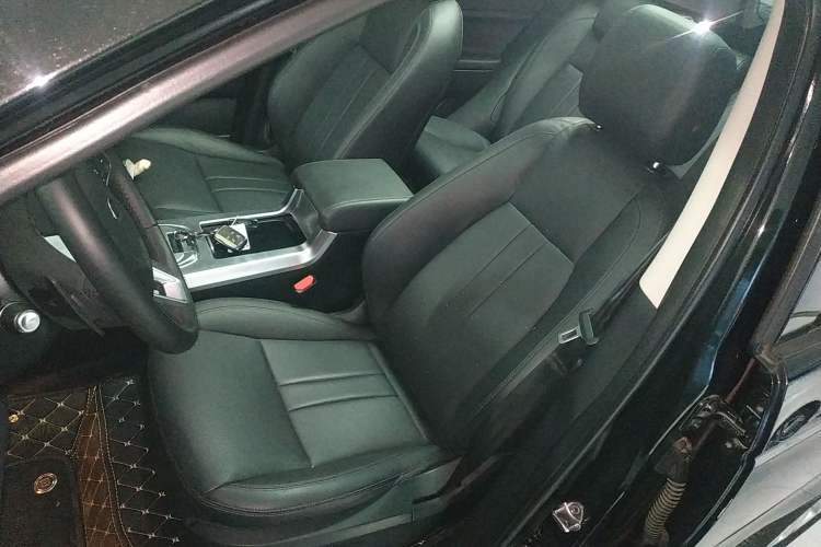 Used Land Rover Discovery Sport 2018 240 PS SE Version