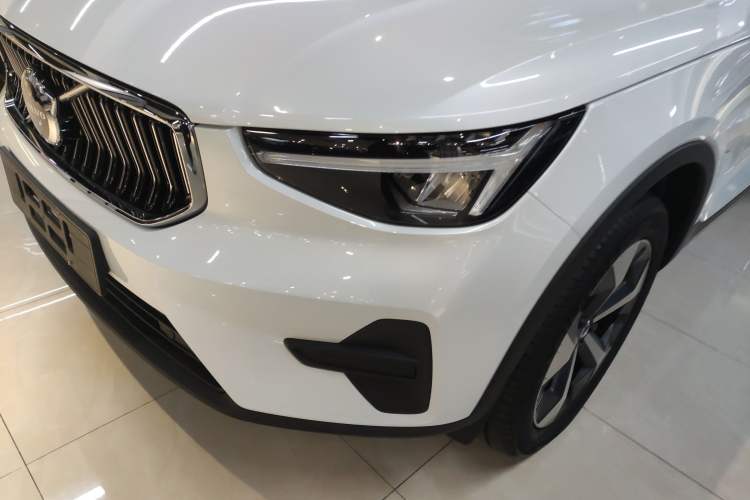 Used Volvo XC40 2025 B4 4x4 Smart Luxury Edition