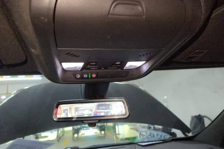 Used Cadillac XT5 2018 28E Four-Wheel Drive Tech Version
