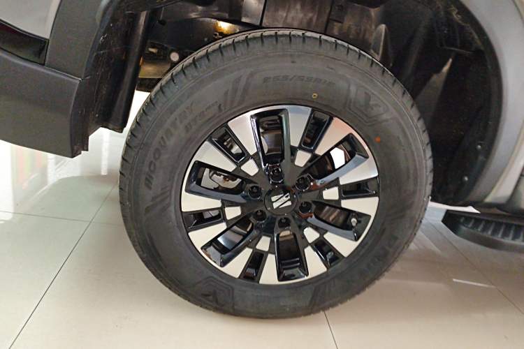 Used Dongfeng Zhengzhou Nissan Z9 2025 GT 2.0T Automatic Gasoline 4x4 First-Edition Smart Edition
