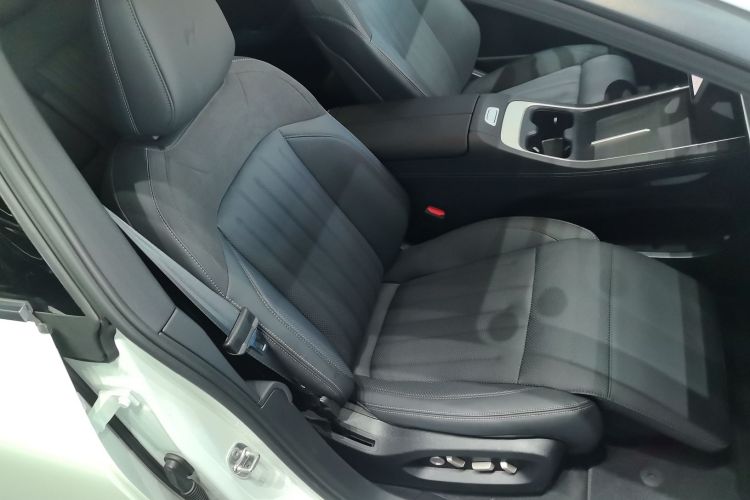 Used ONVO L60 2024 60 kWh Rear-Drive Version
