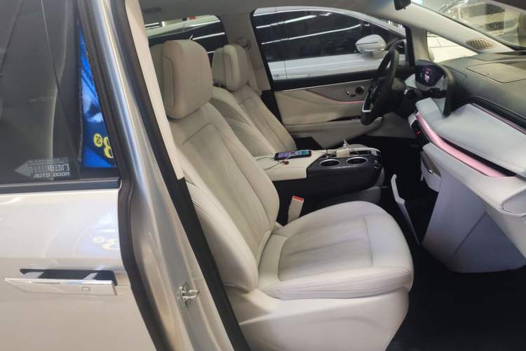 Used Buick GL8 New Energy 2024 Lu Zun Luxury Edition 7-Seater
