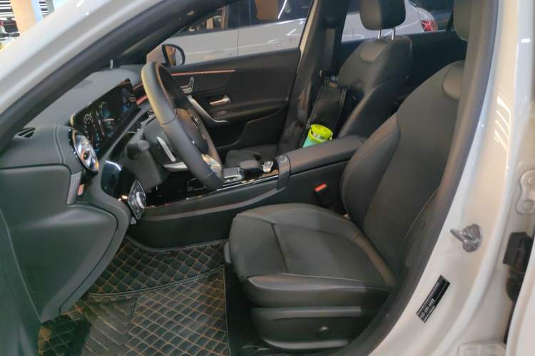 Used Mercedes-Benz A-Class 2022 Revised Version A 200 L Sport Sedan Fashionable Style
