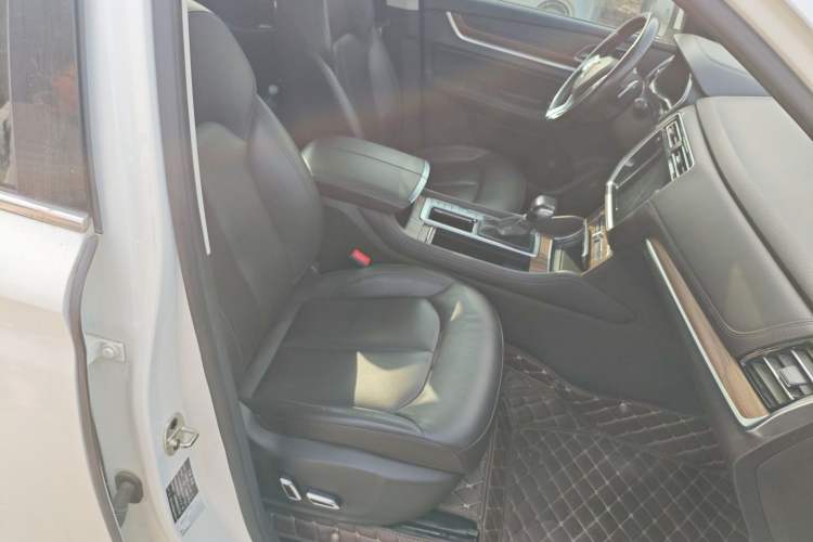 Used Roewe RX8 2019 30T Smart Connectivity Two-Wheel Drive Supreme Flagship Edition
