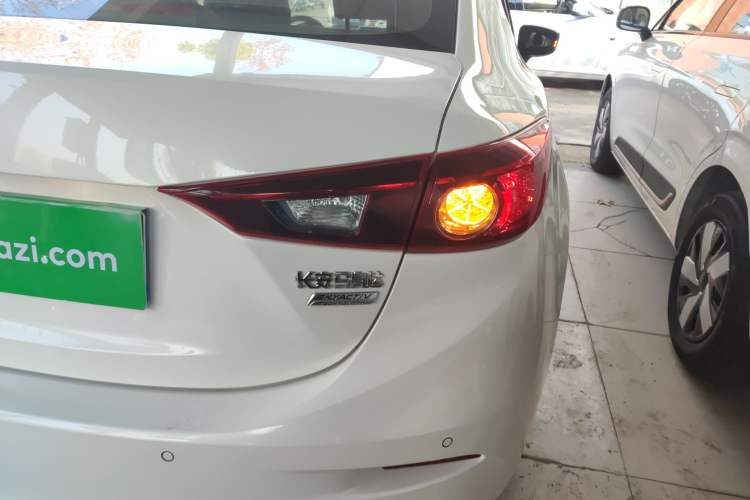 Used Mazda Mazda 3 Axela 2016 Sedan 1.5L Automatic Luxury Model