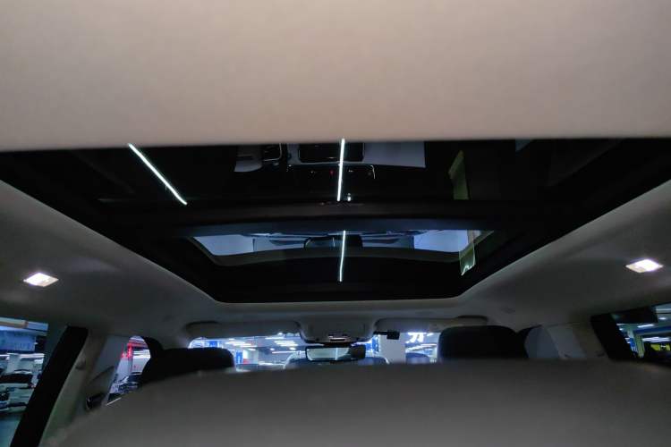 Used Land Rover Range Rover Evoque 2021 Range Rover Velar L 249PS R-Dynamic First Edition
