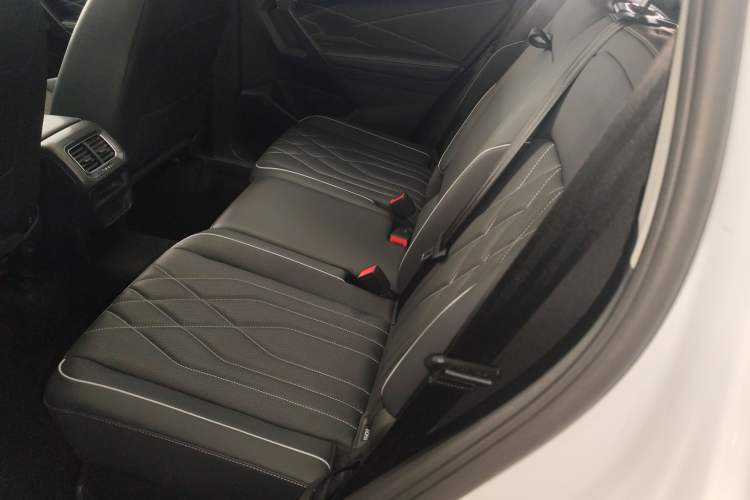 Used Volkswagen Tiguan L 2024 300TSI Automatic Two-Wheel Drive Smart Edition
