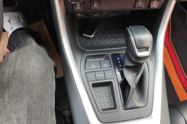 Used Toyota RAV4 2022 2.0L CVT Two-Wheel Drive Fashion Plus Edition
