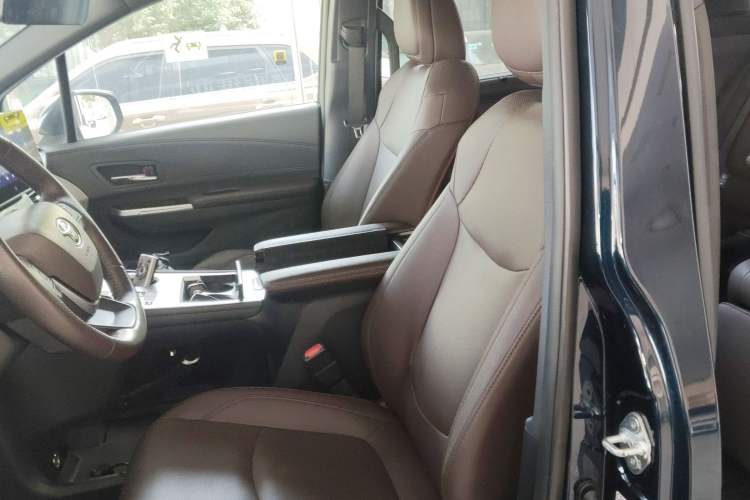 Used Toyota Granvia 2023 2.5L Hybrid Flagship VIP Edition
