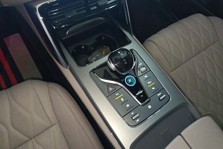 Used BYD Tang New Energy 2024 DM-i Glory Edition 112KM Prestige Model
