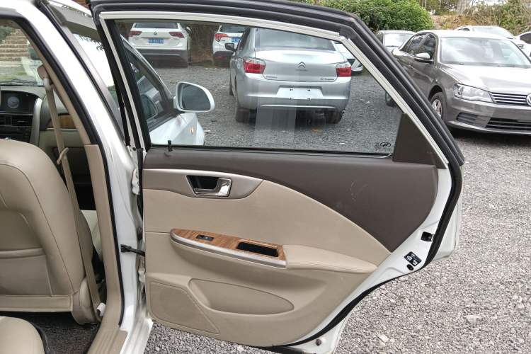 Used Buick Excelle 2015 1.5L Automatic Classic Model
