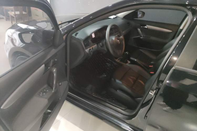 Used Volkswagen Lavida 2013 Revised Classic 1.6L Manual Fashion Edition
