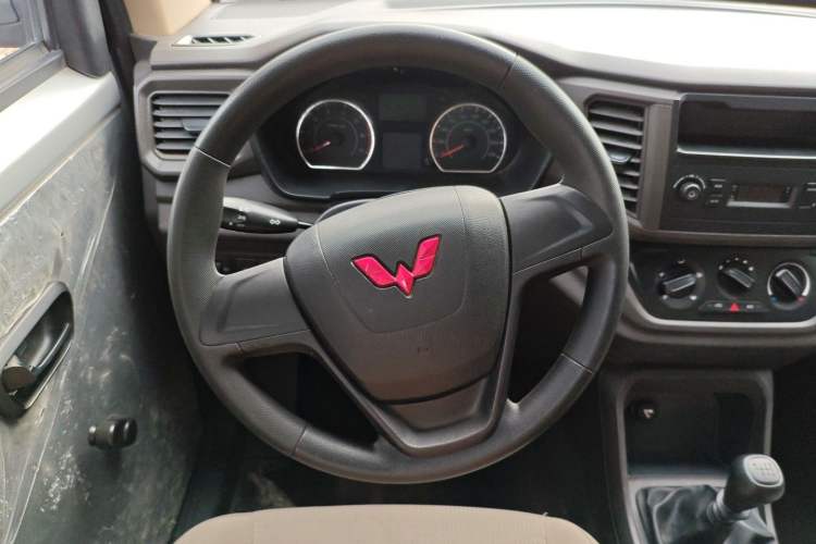 Used Wuling Hongguang V 2022 1.5L Jingqu Edition Electric-Assist LAR