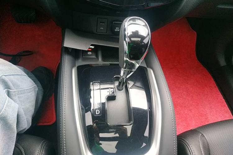 Used Nissan X-Trail 2023 Classic 2.0L Two-Wheel Drive Smart Connect Premium Edition
