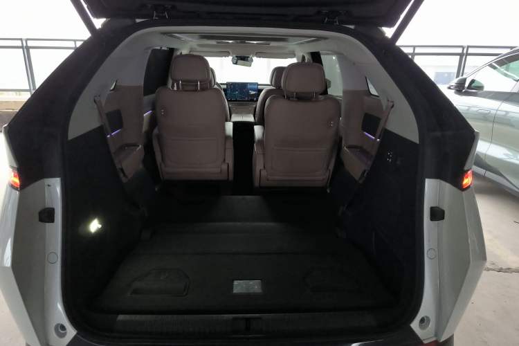 Used XPeng X9 2025 740 Ultra-Long Range Max